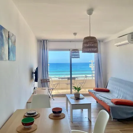 Con Bonitas Vistas Al Mar En La Playa Arenal