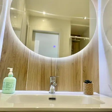 Con Bonitas Vistas Al Mar En La Playa Arenal