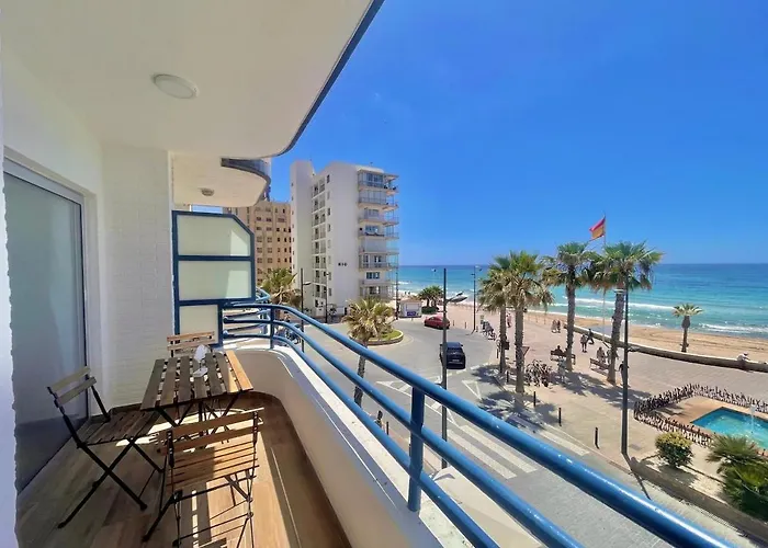 Con Bonitas Vistas Al Mar En La Playa Arenal