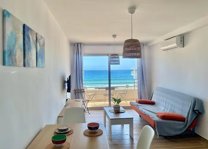 Con Bonitas Vistas Al Mar En La Playa Arenal